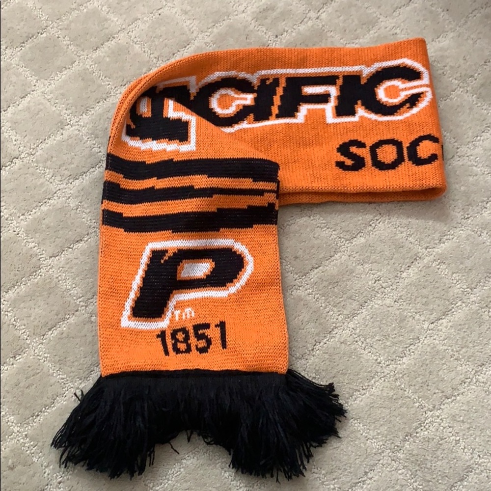 University of the pacific’s soccer scarf